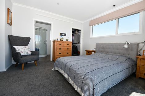 Photo of property in 2 Routhan Way, Carterton, 5713