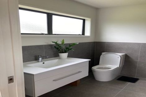 Photo of property in 9 Maori Hut Road, Red Beach, 0932