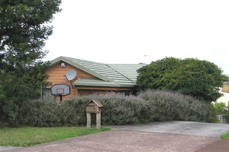 Photo of property in 11 Queen Natalie Place, Massey, Auckland, 0614