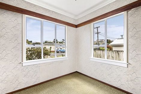 Photo of property in 60 Wallath Road, Westown, New Plymouth, 4310