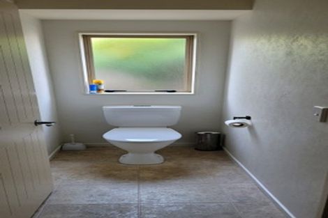 Photo of property in 15 Balmerino Grove, Waikanae, 5036