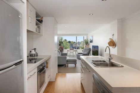 Photo of property in Algarve Apartments, 202/332 Maunganui Road, Mount Maunganui, 3116