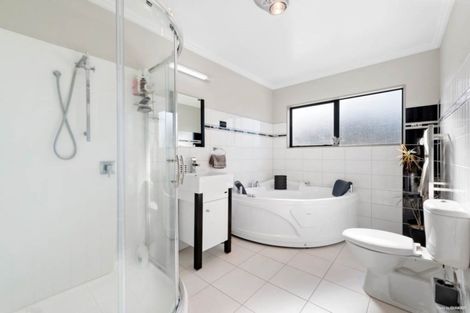 Photo of property in 8 Ellivani Rise, Pukekohe, 2120