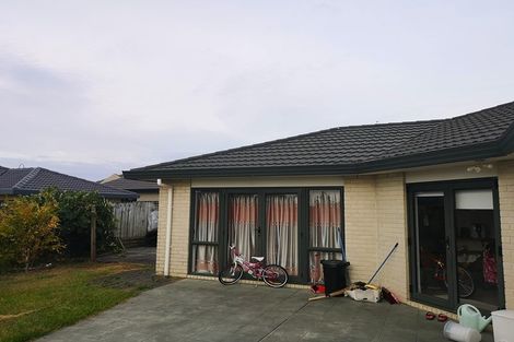 Photo of property in 22 Maghera Drive, East Tamaki Heights, Auckland, 2016