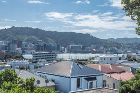 Photo of property in 6 Earls Terrace, Mount Victoria, Wellington, 6011