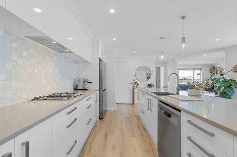 Photo of property in 6 Atlantic Drive, Fitzherbert, Palmerston North, 4410