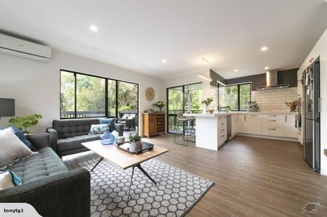 Photo of property in 9 Woodfern Crescent, Titirangi, Auckland, 0604