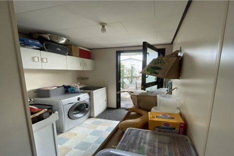 Photo of property in 2 Jumento Place, Unsworth Heights, Auckland, 0632