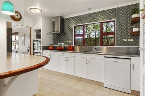 Photo of property in 61 Breaker Bay Road, Breaker Bay, Wellington, 6022