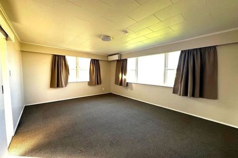 Photo of property in 130 Chichester Drive, Rosehill, Papakura, 2113