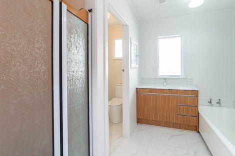 Photo of property in 4 Seaview Road, Glenfield, Auckland, 0629