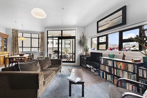 Photo of property in Endeavour Apartments, 12/125 Thorndon Quay, Pipitea, Wellington, 6011