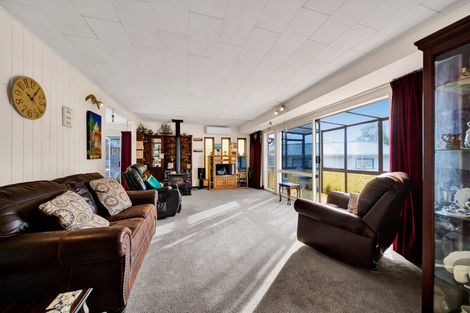 Photo of property in 32 Beaumont Crescent, Frankleigh Park, New Plymouth, 4310