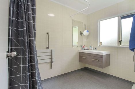 Photo of property in 14 Millen Place, Clarks Beach, 2122