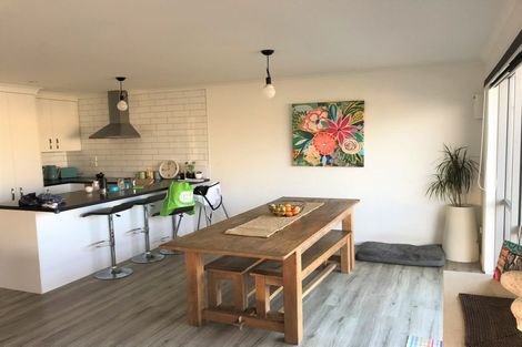 Photo of property in 19 Roto View, One Tree Point, 0118