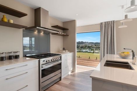 Photo of property in 10 Waititiro Rise, Stanmore Bay, Whangaparaoa, 0932