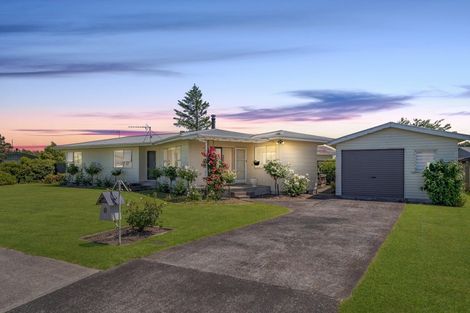 Photo of property in 6 Fisher Place, Carterton, 5713