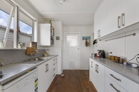 Photo of property in 16 Wairau Road, Picton, 7220