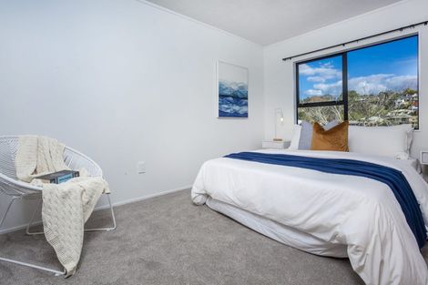 Photo of property in 2/17 Greenvalley Rise, Glenfield, Auckland, 0629