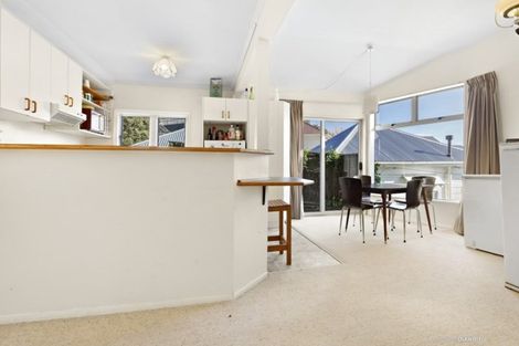 Photo of property in 22 Lindum Terrace, Roseneath, Wellington, 6011