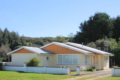 Photo of property in 28 Hulke Street, Foxton, 4814