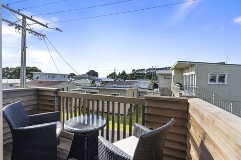 Photo of property in 68 Sixth Avenue, Urenui, 4377