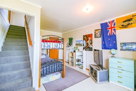 Photo of property in 16 Swinbourne Street, Waverley, 4510