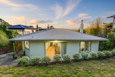 Photo of property in 15 Mana View Road, Paremata, Porirua, 5026