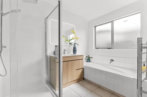 Photo of property in 31 Magic Way, Randwick Park, Auckland, 2105