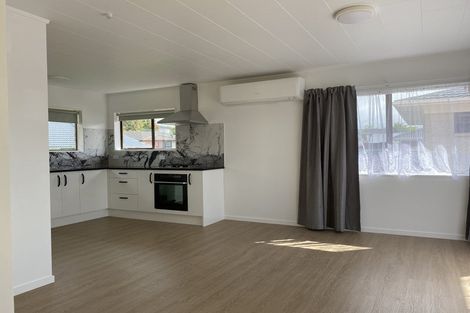 Photo of property in 2/27 Butterworth Drive, Glendene, Auckland, 0602