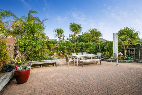 Photo of property in 21/15a Vinograd Drive, Te Atatu Peninsula, Auckland, 0610