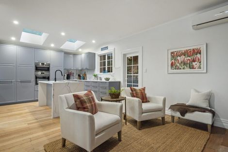 Photo of property in 36 Queen Street, Northcote Point, Auckland, 0627