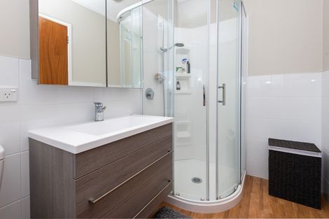 Photo of property in 10 Nimrod Place, Half Moon Bay, Auckland, 2012