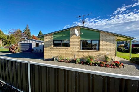 Photo of property in 17 Crossleigh Crescent, Balclutha, 9230