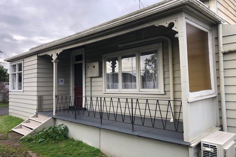 Photo of property in 51 Onewa Road, Northcote, Auckland, 0627