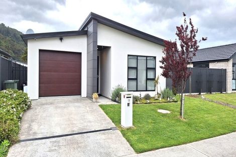 Photo of property in 19 Te Kaeaea Crescent, Wallaceville, Upper Hutt, 5018