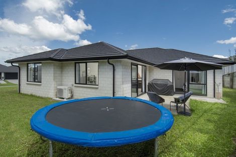 Photo of property in 17 Lakeside Terrace, Omokoroa, 3114