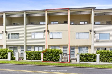 Photo of property in 5/11 Ray Small Drive, Papakura, 2110