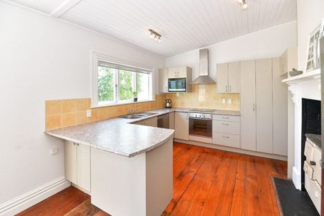 Photo of property in 31 Garfield Road, Helensville, 0800