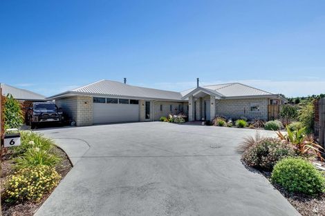 Photo of property in 6 Hunter Lane, Amberley, 7410