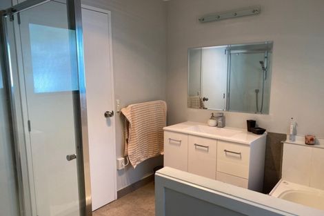 Photo of property in 30b Elliston Crescent, Stanmore Bay, Whangaparaoa, 0932