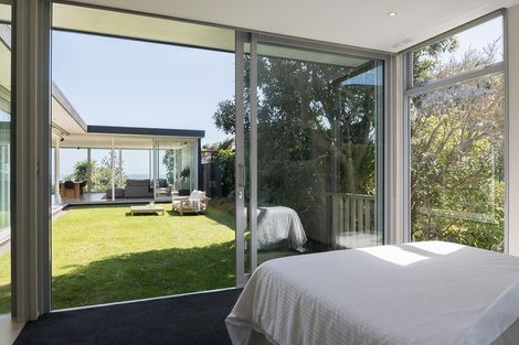 Photo of property in 70 Domain Crescent, Muriwai, Waimauku, 0881