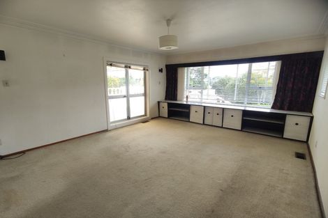 Photo of property in 17 Matipo Road, Te Atatu Peninsula, Auckland, 0610
