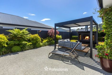 Photo of property in 8 Kerrigan Crescent, Wallaceville, Upper Hutt, 5018
