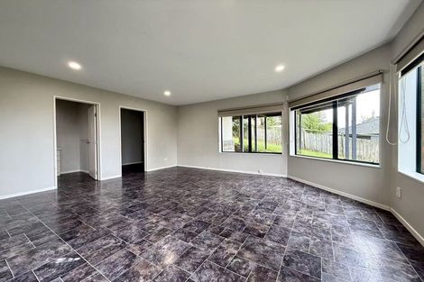 Photo of property in 11 Van Dyke Place, West Harbour, Auckland, 0618