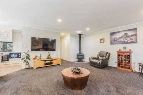 Photo of property in 118 Milton Terrace, Picton, 7220