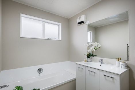 Photo of property in 50c Winchester Street, Levin, 5510