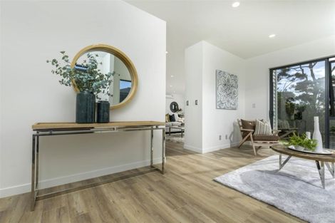 Photo of property in 14 Sauterne Road, Kumeu, 0810