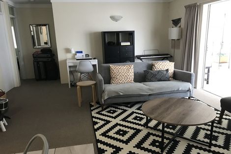 Photo of property in 2/15 Dunraven Place, Torbay, Auckland, 0630