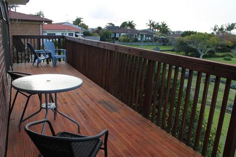 Photo of property in 2/33 Tyrian Close, Half Moon Bay, Auckland, 2012